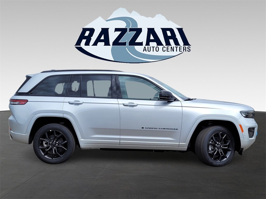 2023 Jeep Cherokee 80th Anniversary Edition Sport photo 3