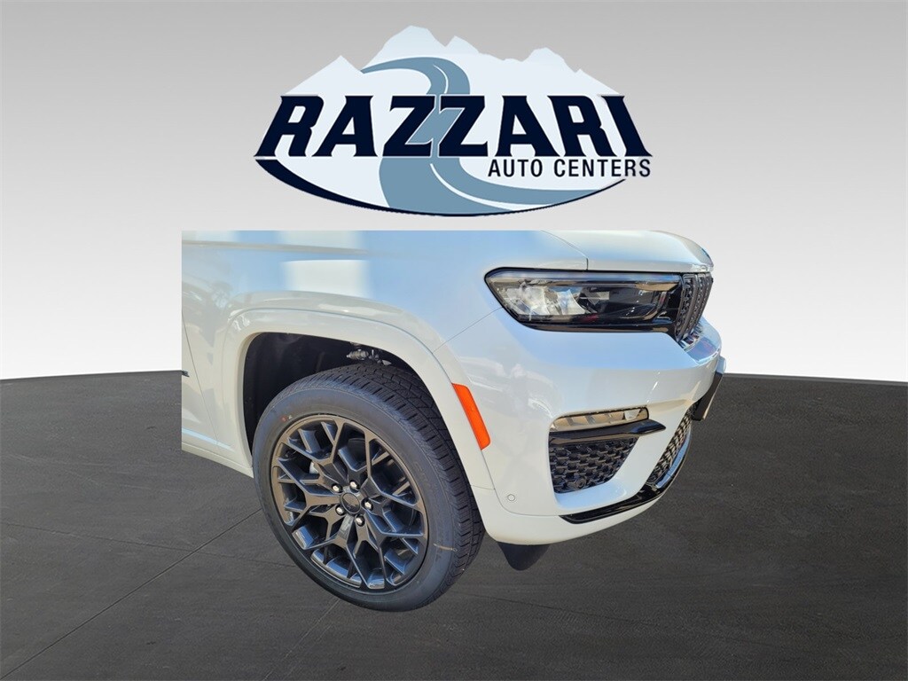 2023 Jeep Cherokee Summit Reserve photo 2