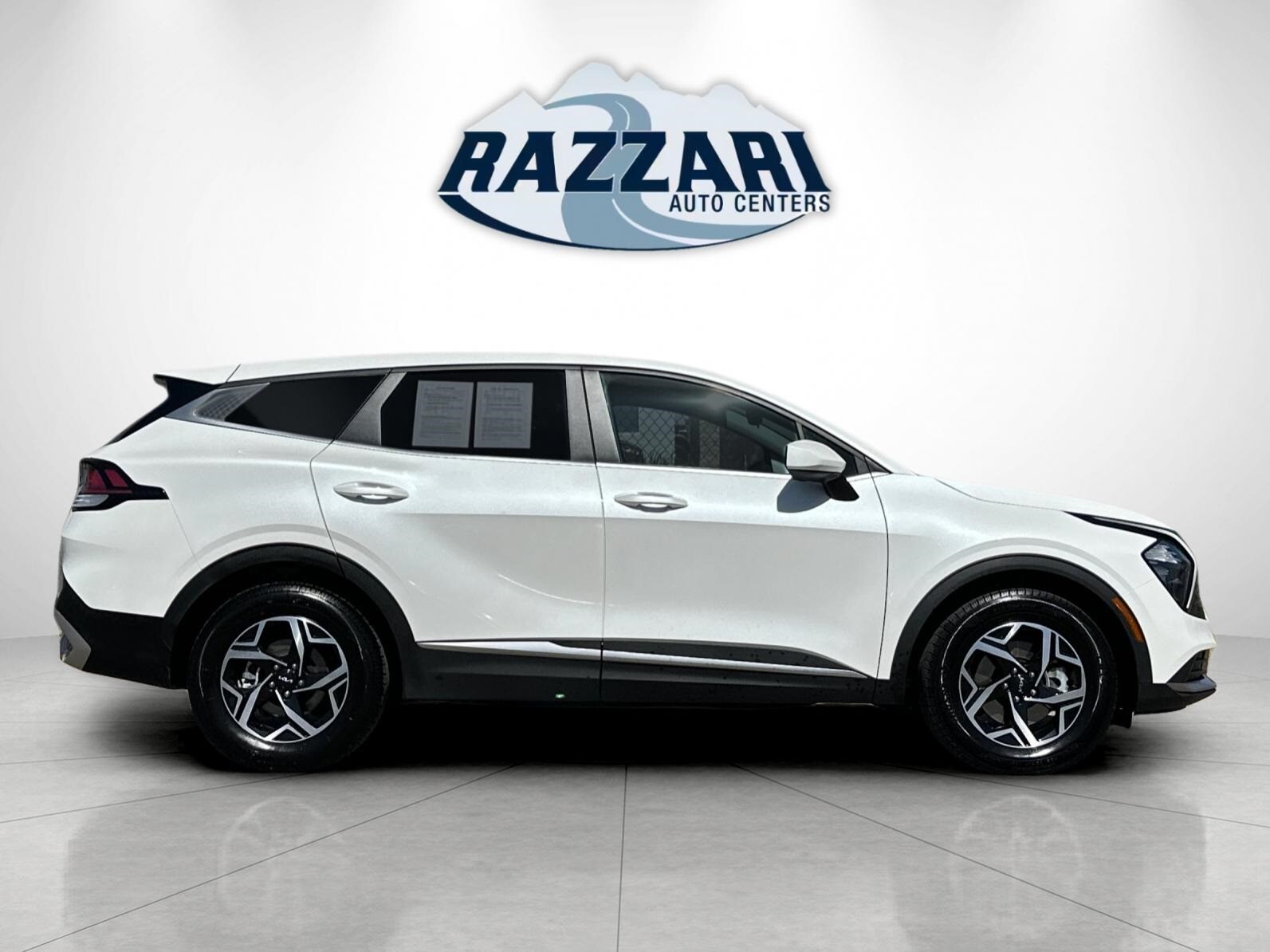 2023 Kia Sportage LX photo 2