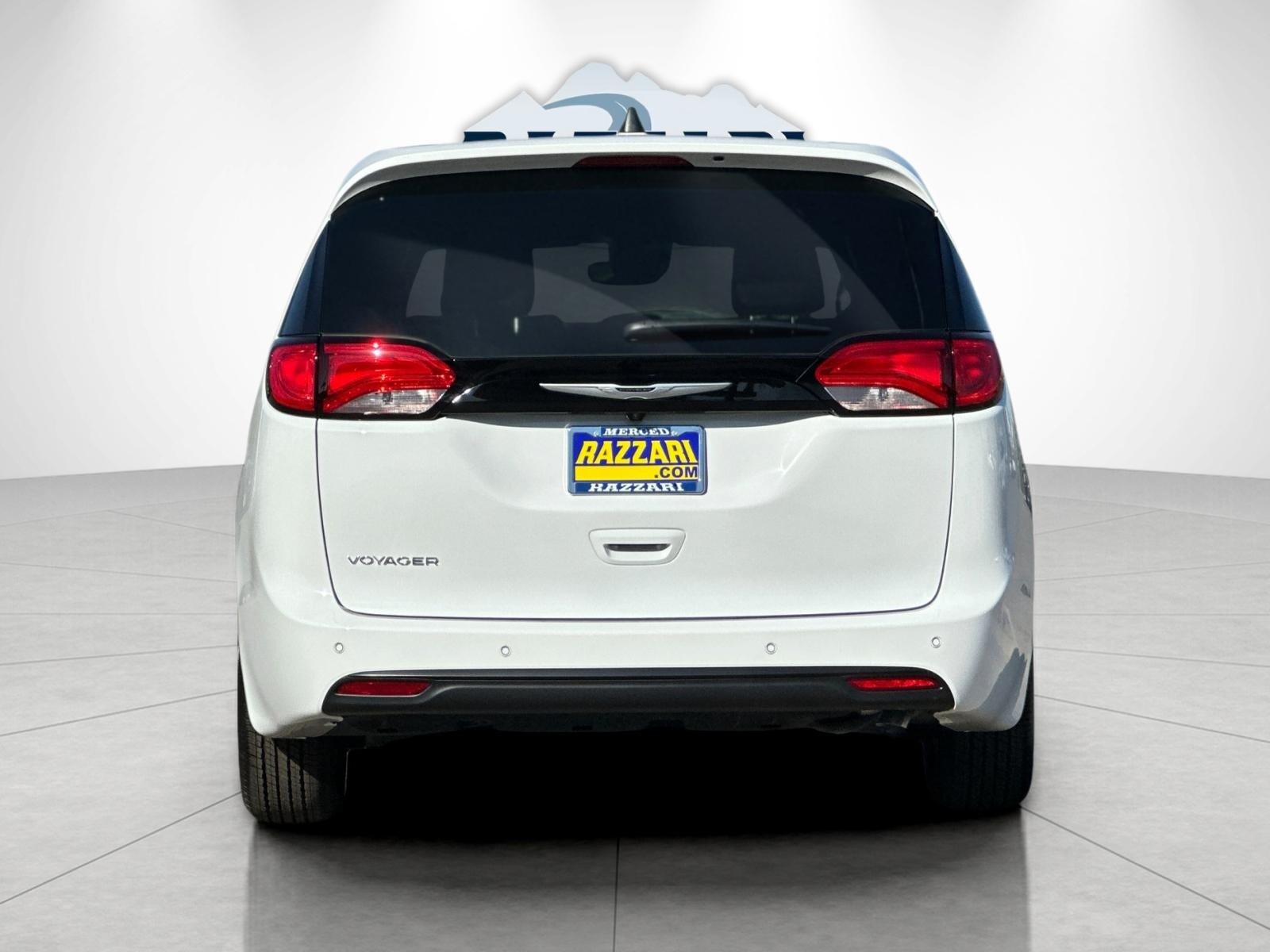 2025 Chrysler Voyager LX photo 4