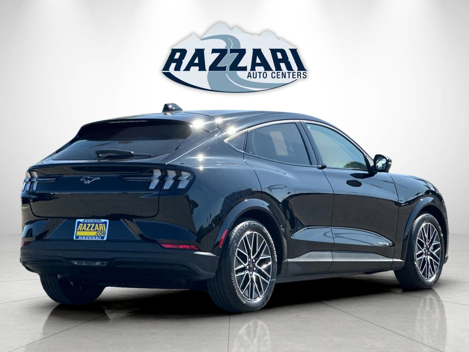 2025 Ford Mustang Mach-E Premium photo 3