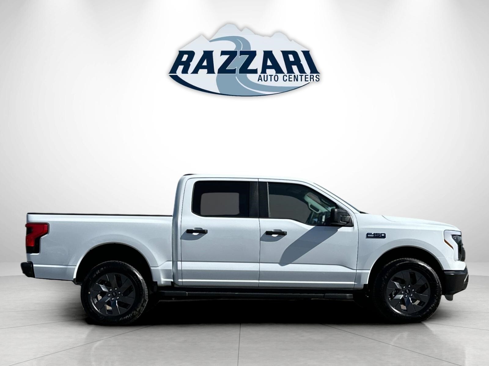 2025 Ford F-150 Lightning photo 2
