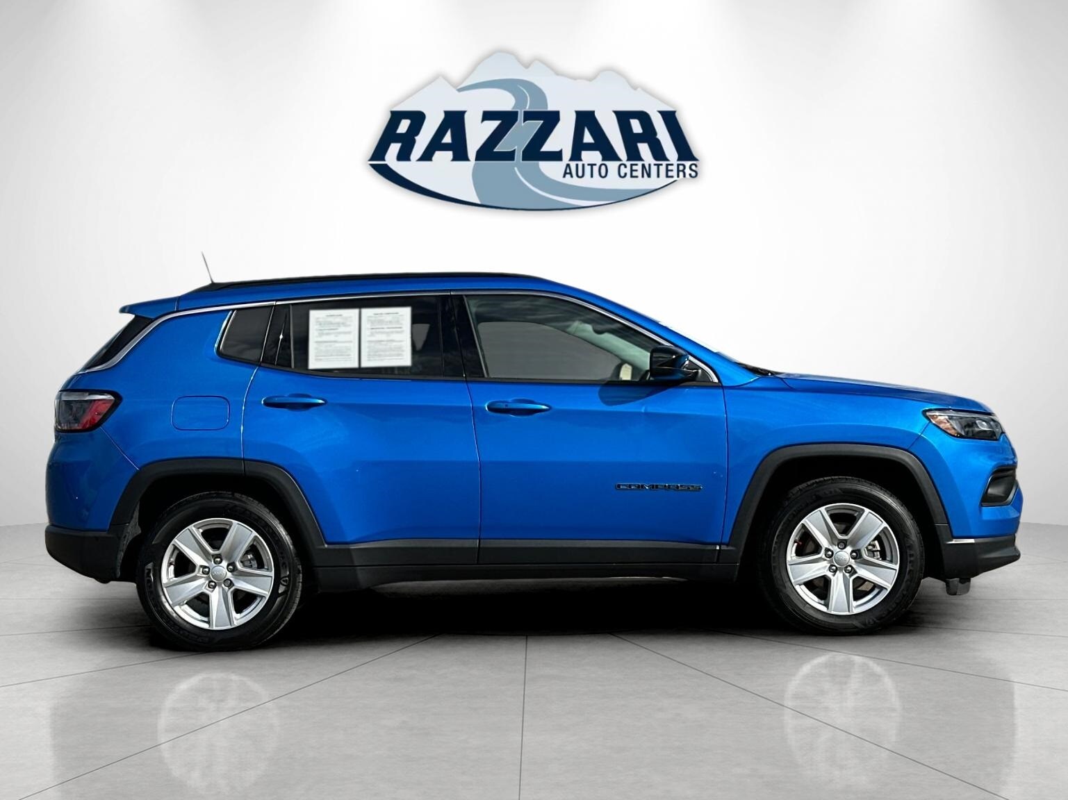2022 Jeep Compass Latitude photo 2