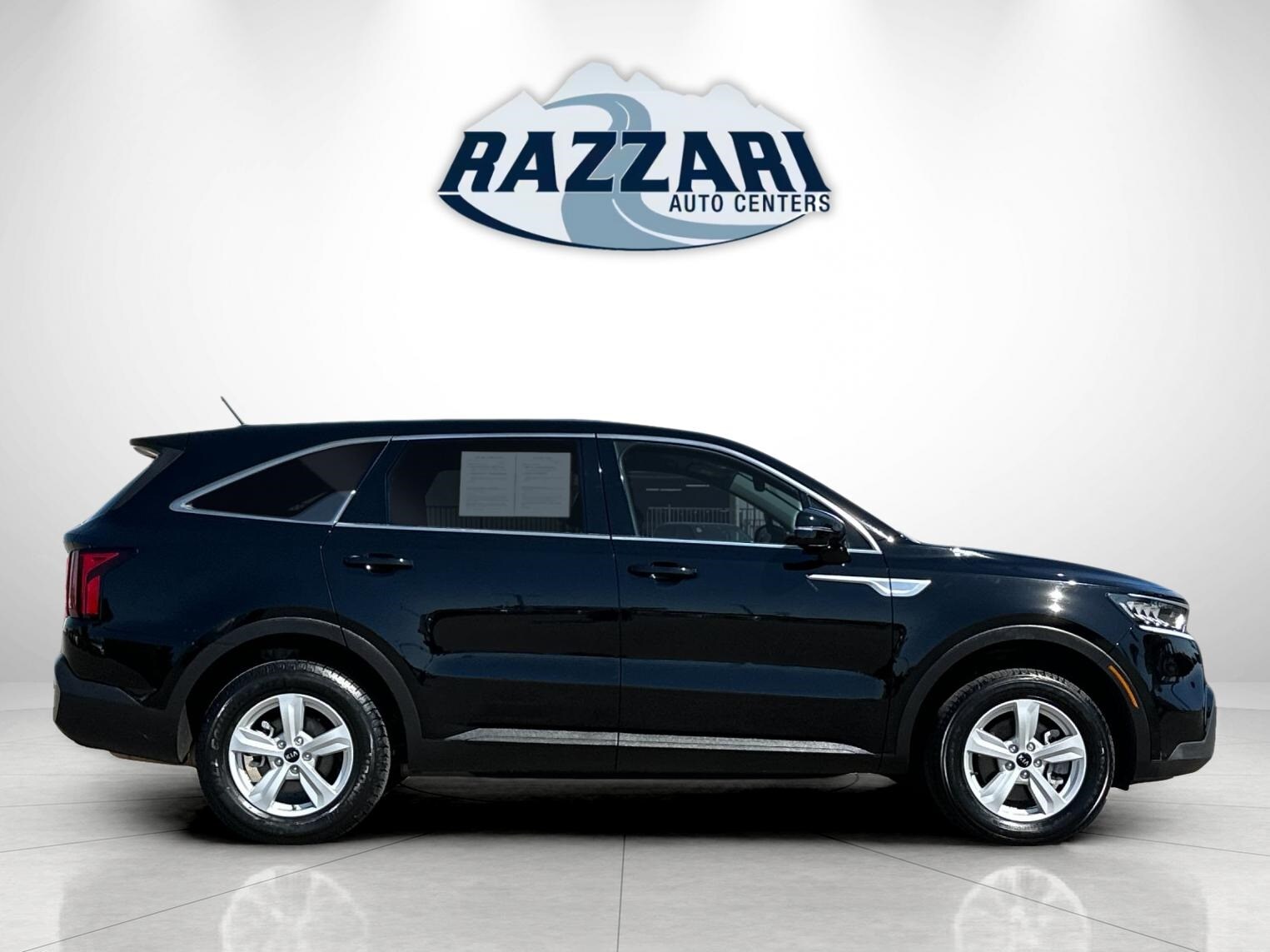 2021 Kia Sorento LX photo 2