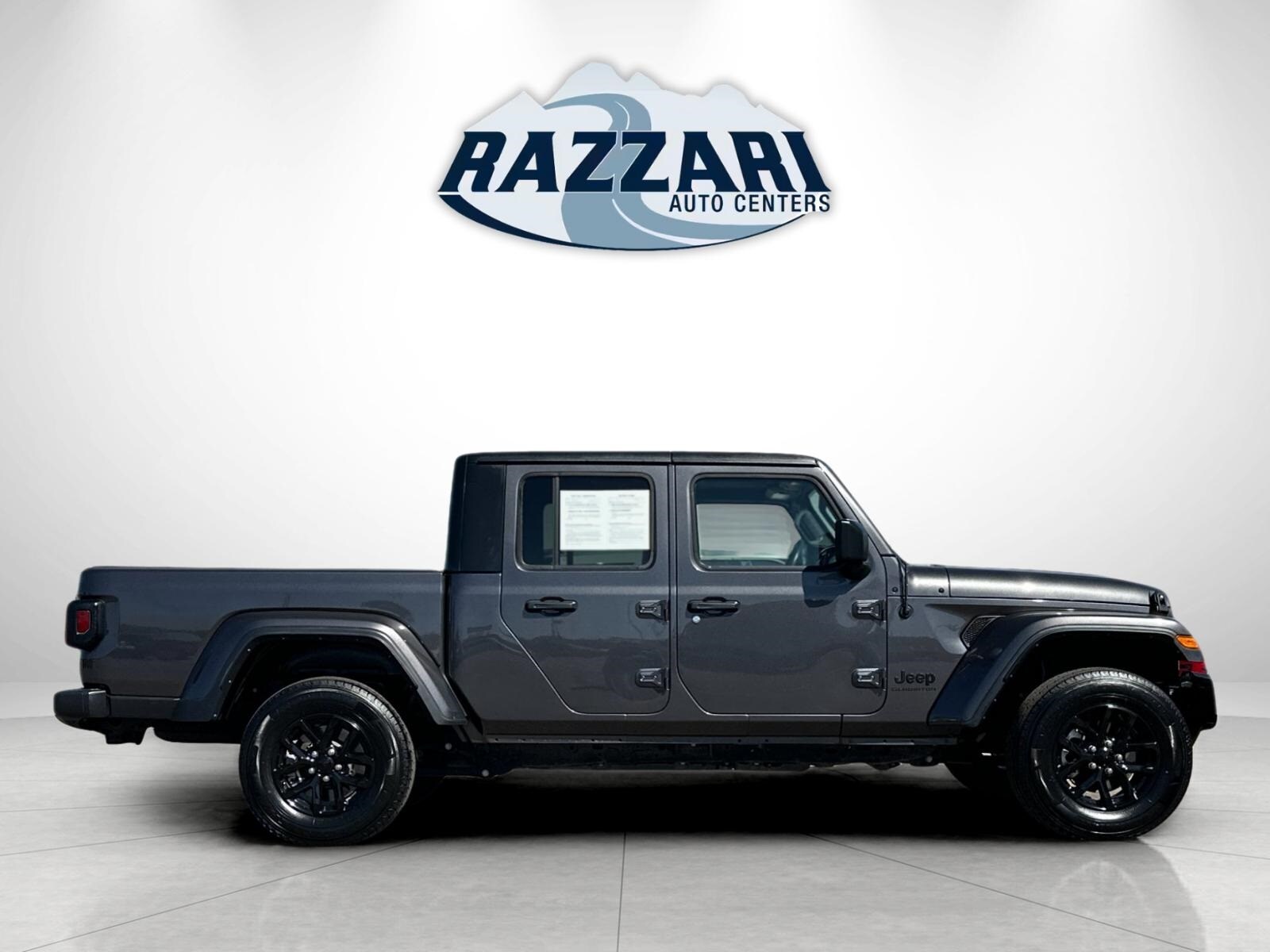 2022 Jeep Gladiator Sport photo 2