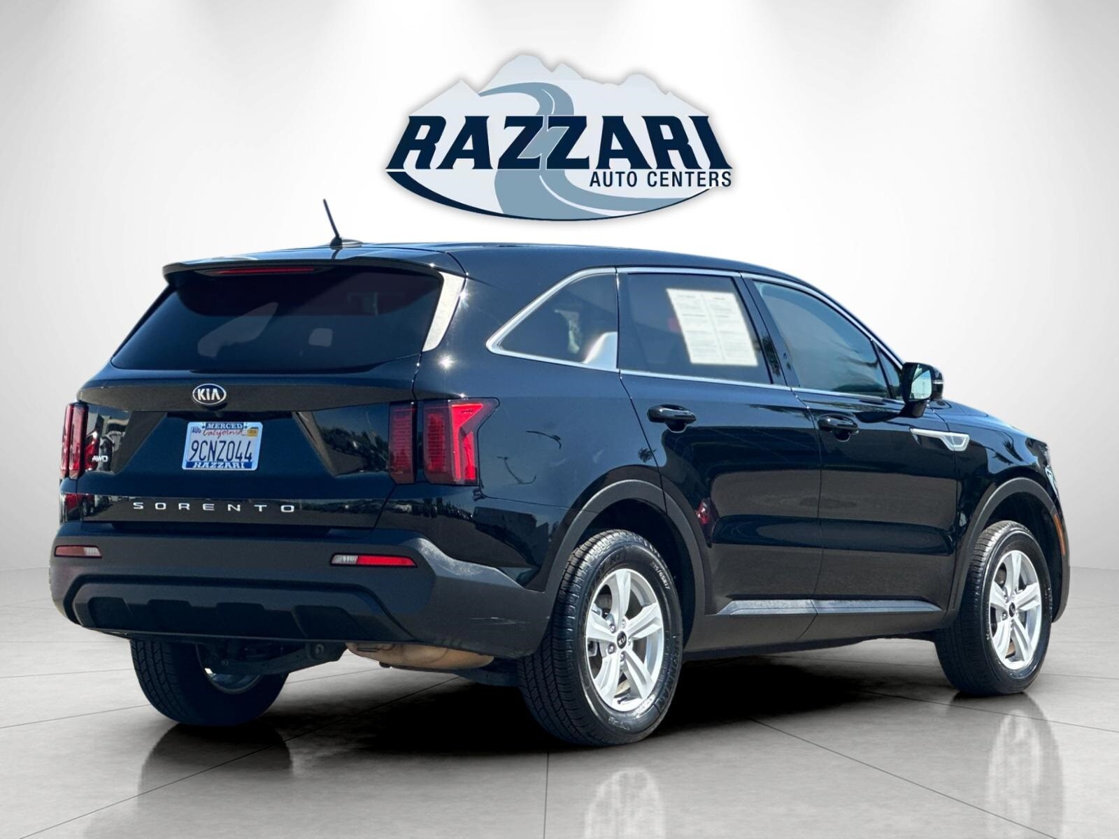 2021 Kia Sorento LX photo 3