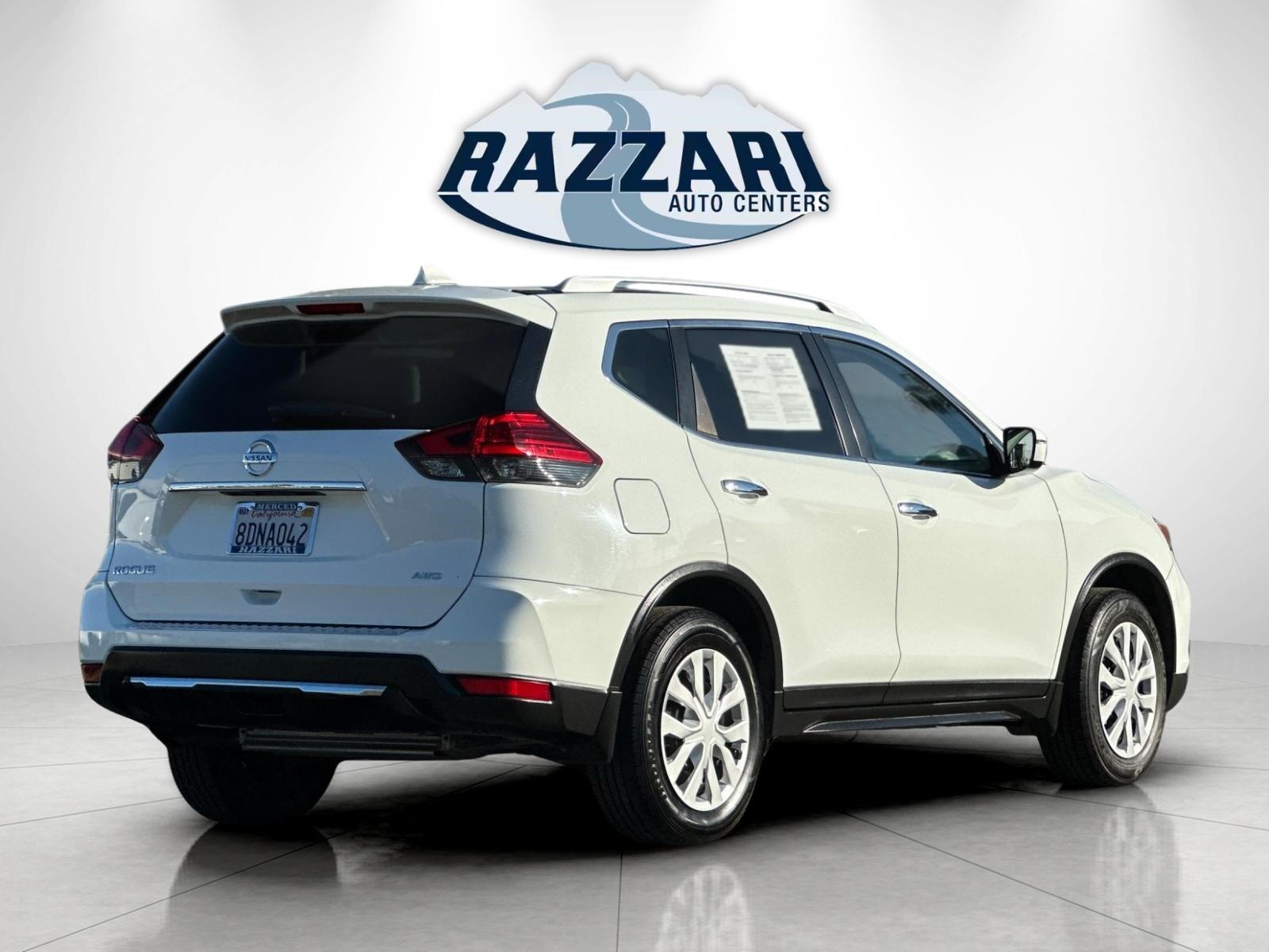 2017 Nissan Rogue S photo 2