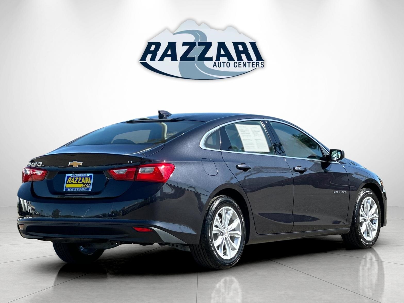 2023 Chevrolet Malibu 1LT photo 2