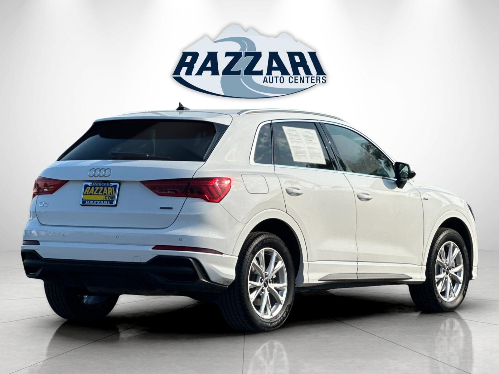 2023 Audi Q3 45 TFSI S line Premium photo 3