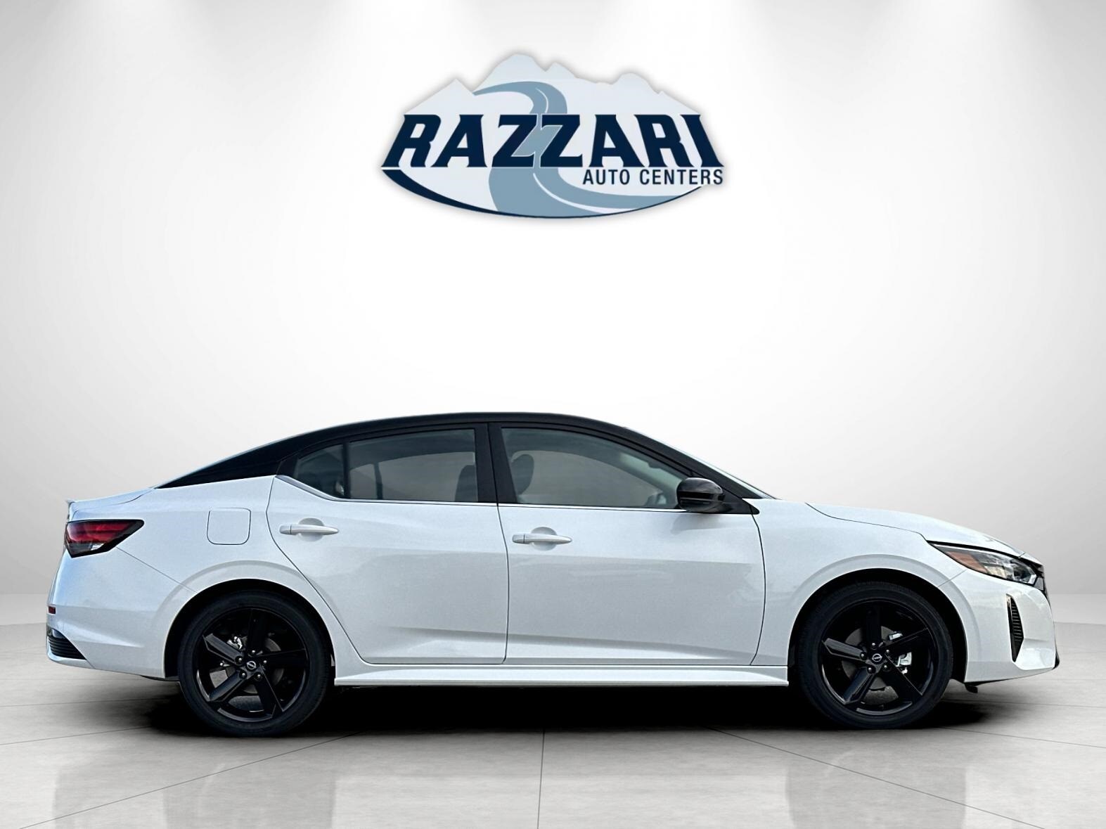 2025 Nissan Sentra SR photo 2