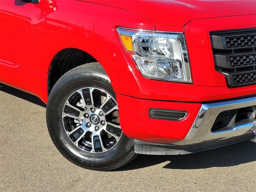 2022 Nissan Titan SV photo 3