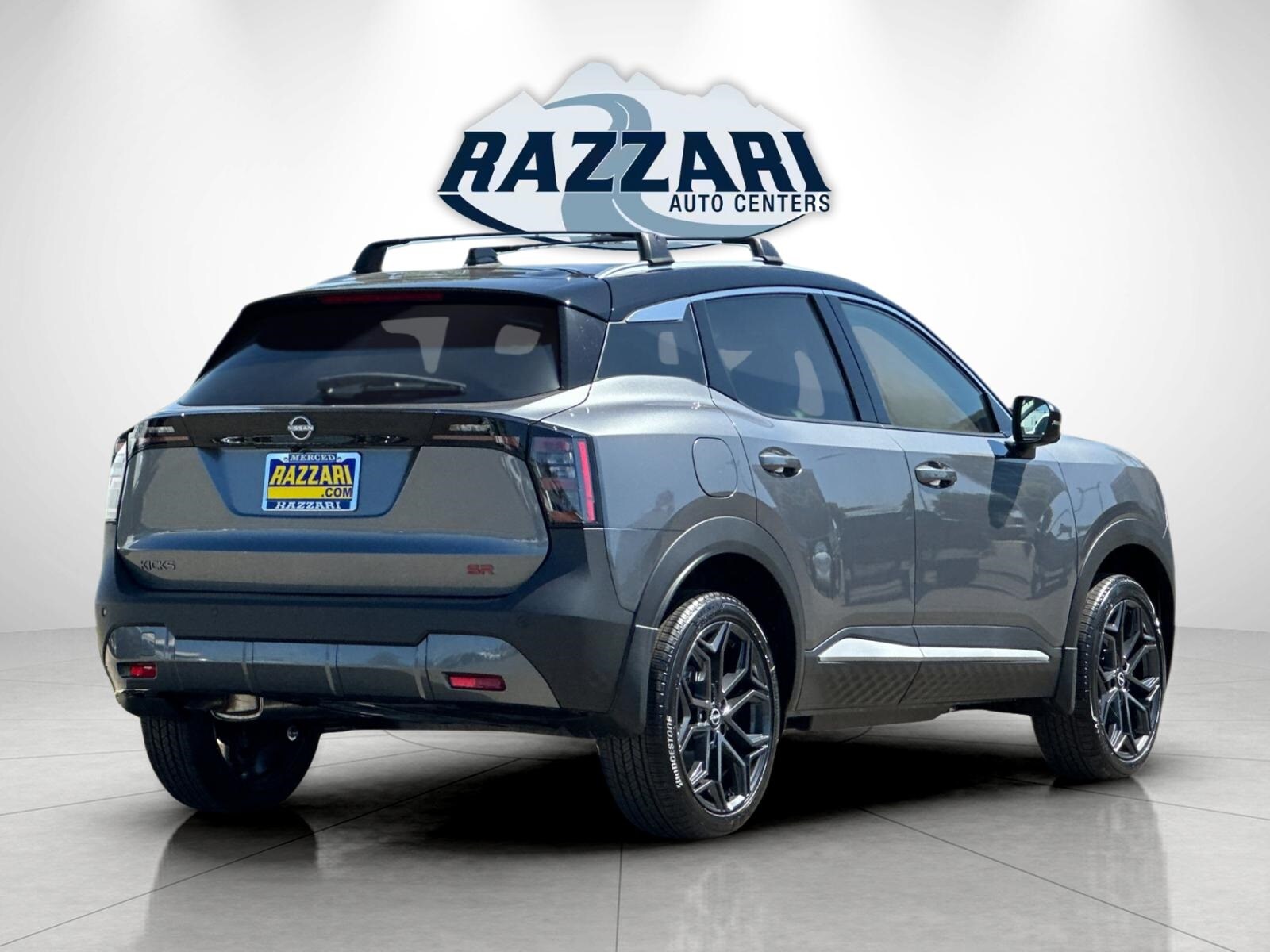 2025 Nissan Kicks SR photo 3