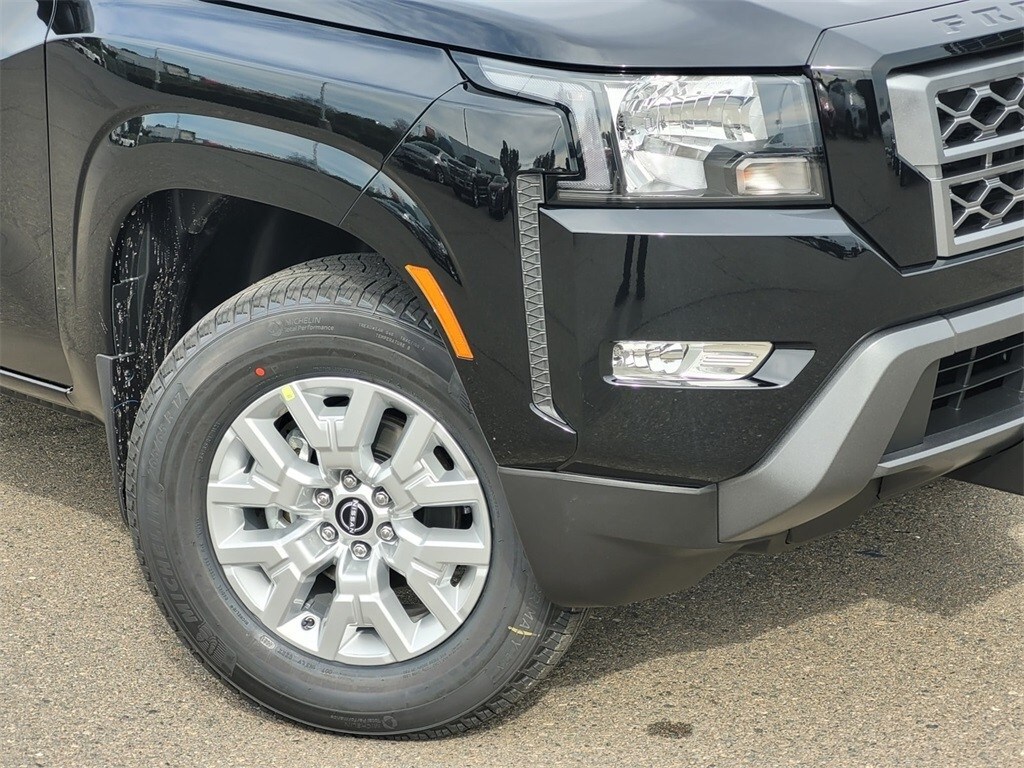 2024 Nissan Frontier SV photo 3