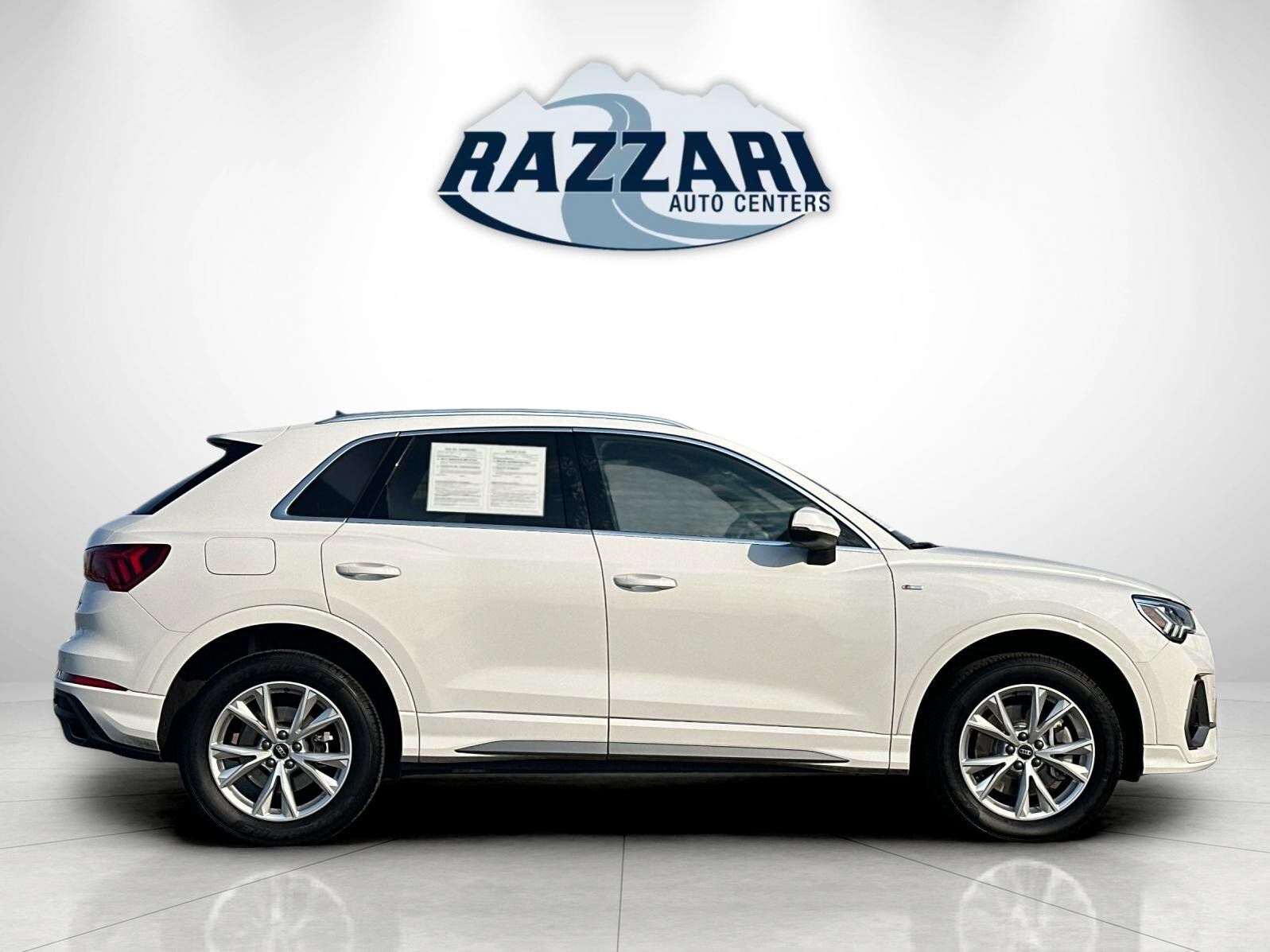 2023 Audi Q3 45 TFSI S line Premium photo 2