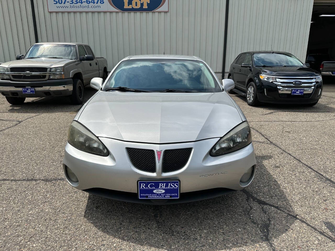 Used 2006 Pontiac Grand Prix GP with VIN 2G2WP552561261400 for sale in Faribault, Minnesota