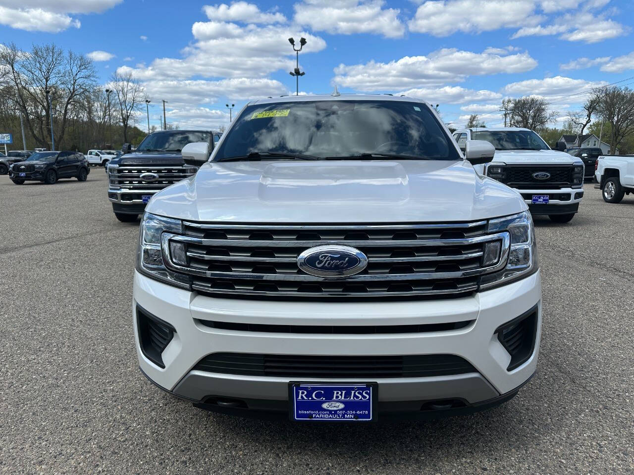 Used 2018 Ford Expedition XLT with VIN 1FMJK1JT8JEA69127 for sale in Faribault, Minnesota