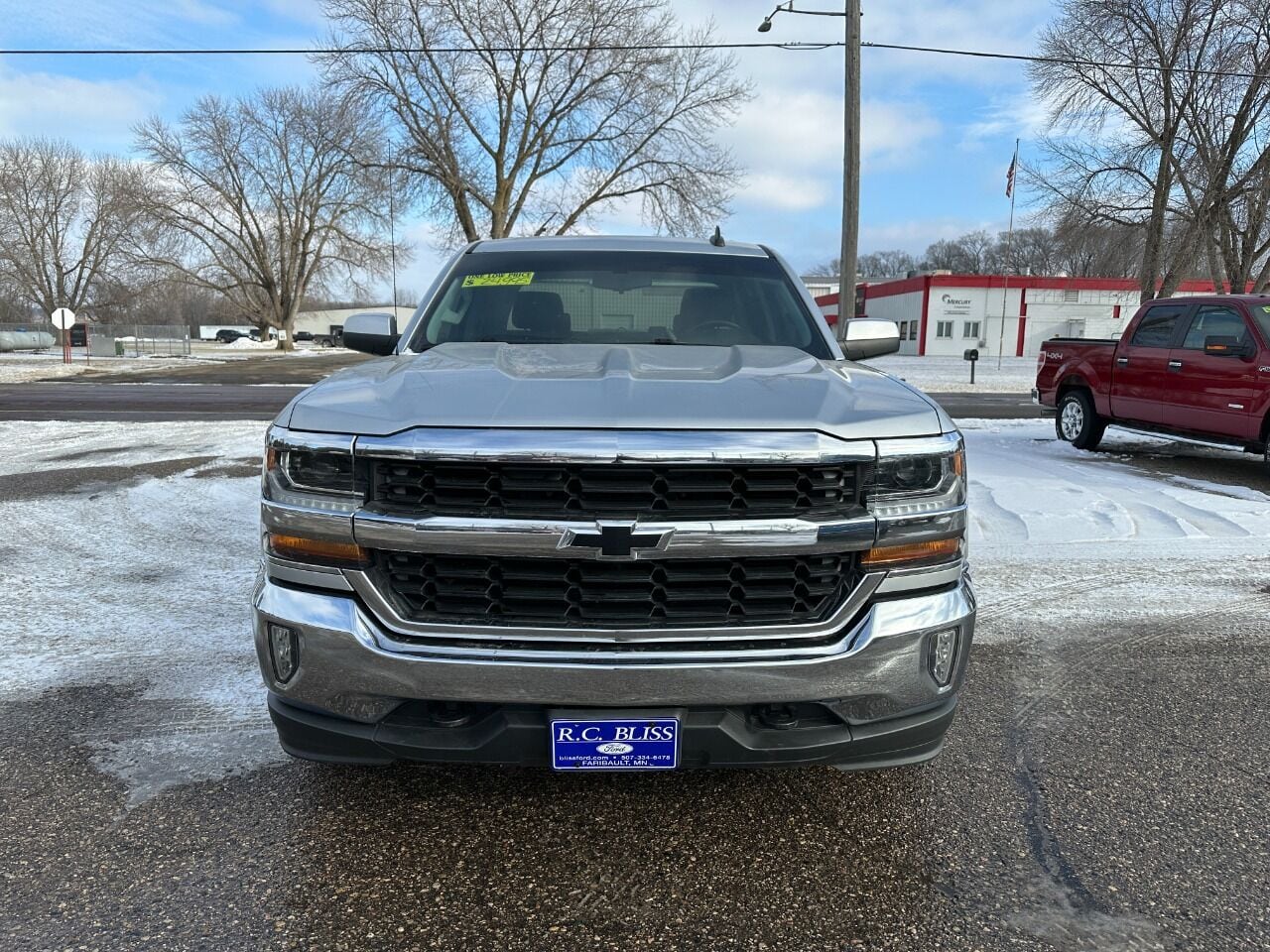 Used 2017 Chevrolet Silverado 1500 1LT with VIN 3GCUKRERXHG260498 for sale in Faribault, Minnesota