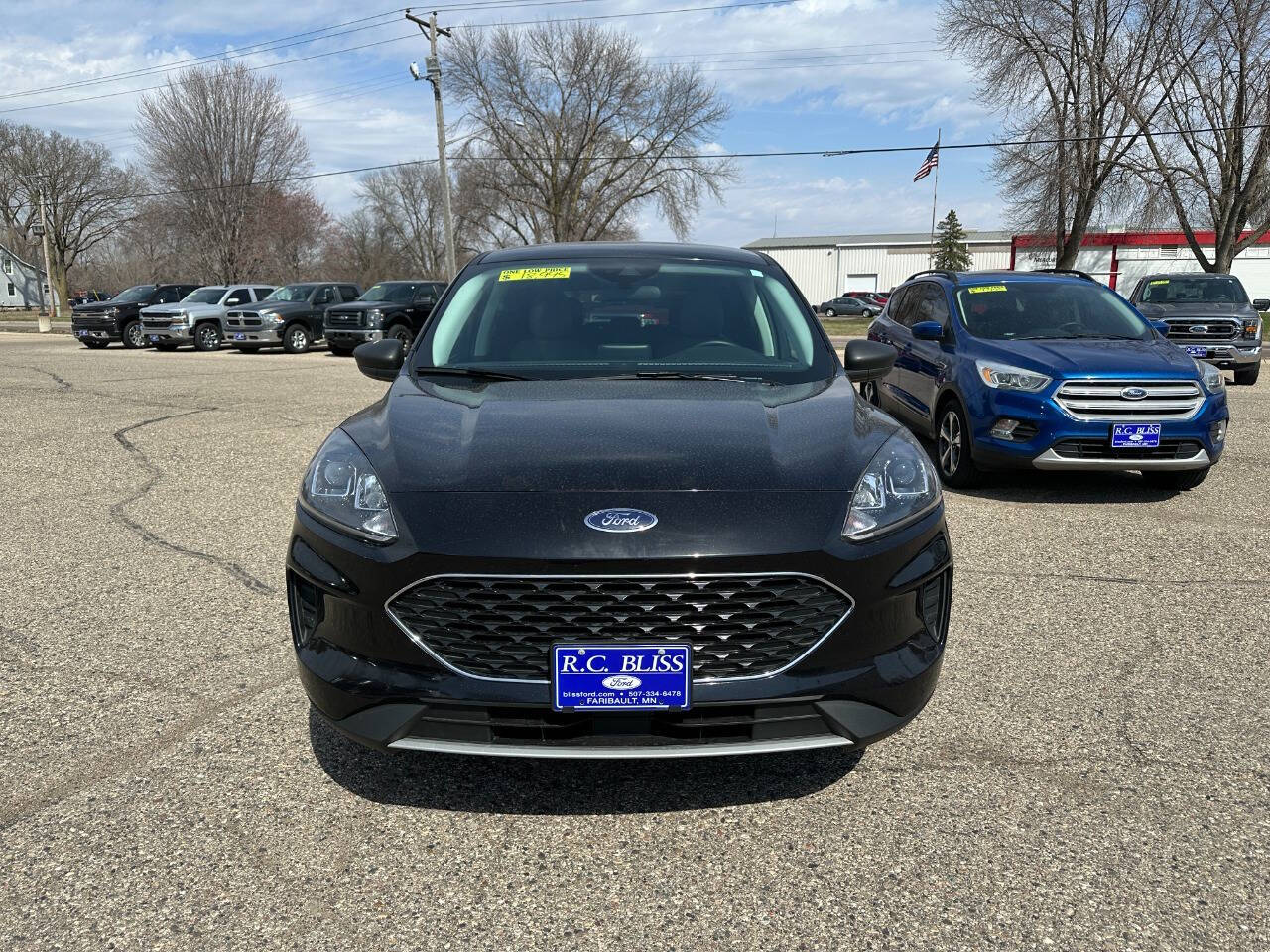 Used 2022 Ford Escape SE with VIN 1FMCU9G61NUA44665 for sale in Faribault, Minnesota