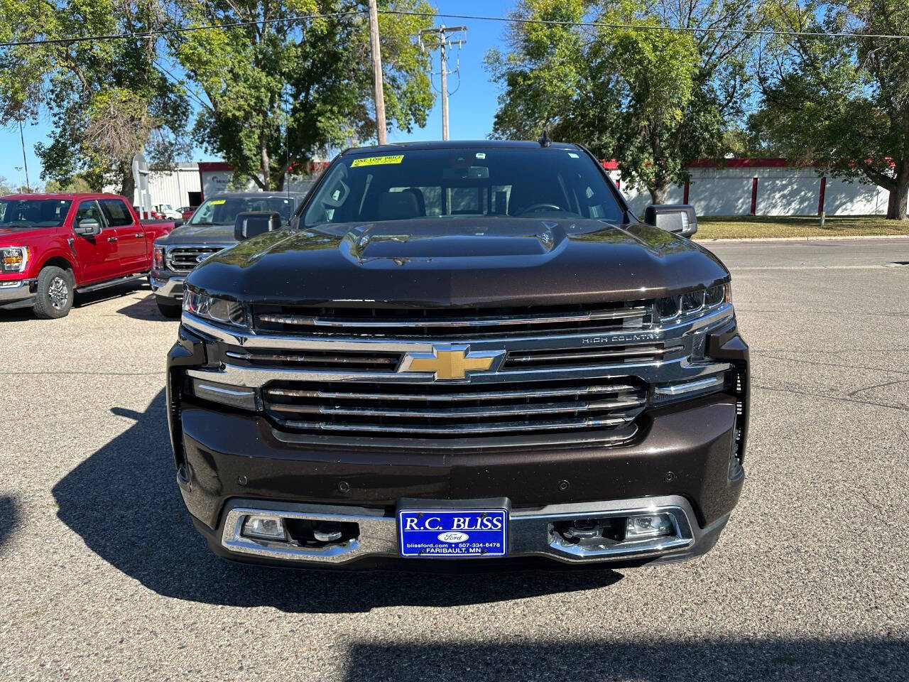 Used 2019 Chevrolet Silverado 1500 High Country with VIN 3GCUYHEL9KG160453 for sale in Faribault, Minnesota