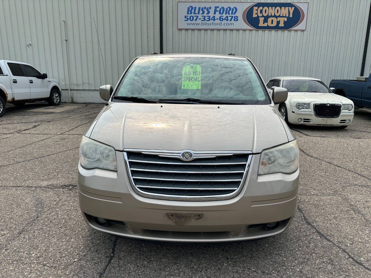Used 2009 Chrysler Town & Country Touring with VIN 2A8HR54119R618691 for sale in Faribault, Minnesota