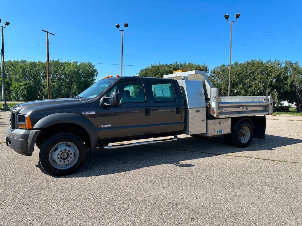 Used 2005 Ford F-550 Super Duty 4X4 4dr Crew Cab 176.2 200.2 in. WB Chassis