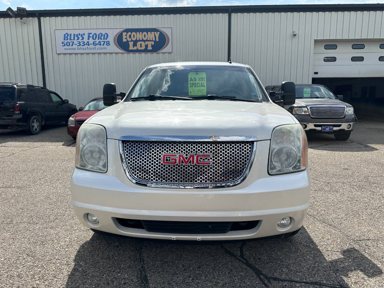 Used 2011 GMC Yukon SLT with VIN 1GKS2CE08BR339606 for sale in Faribault, Minnesota