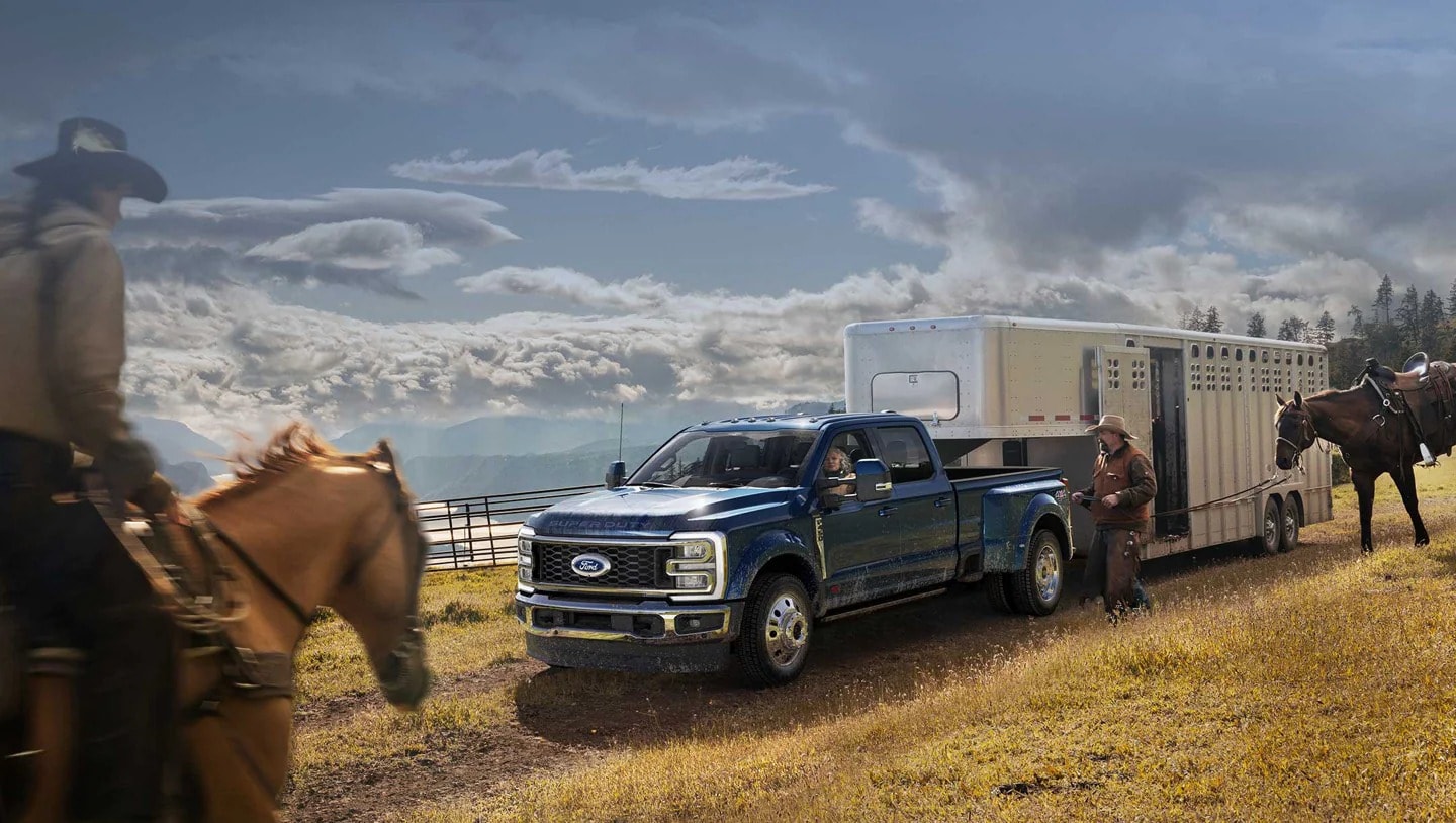 View Photos of the 2023 Ford Super Duty