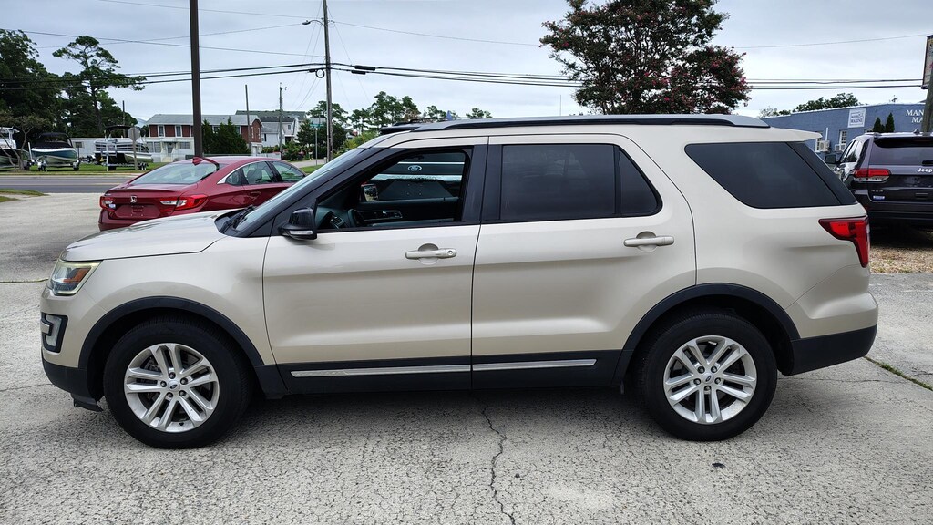 Used 2017 Ford Explorer XLT SUV