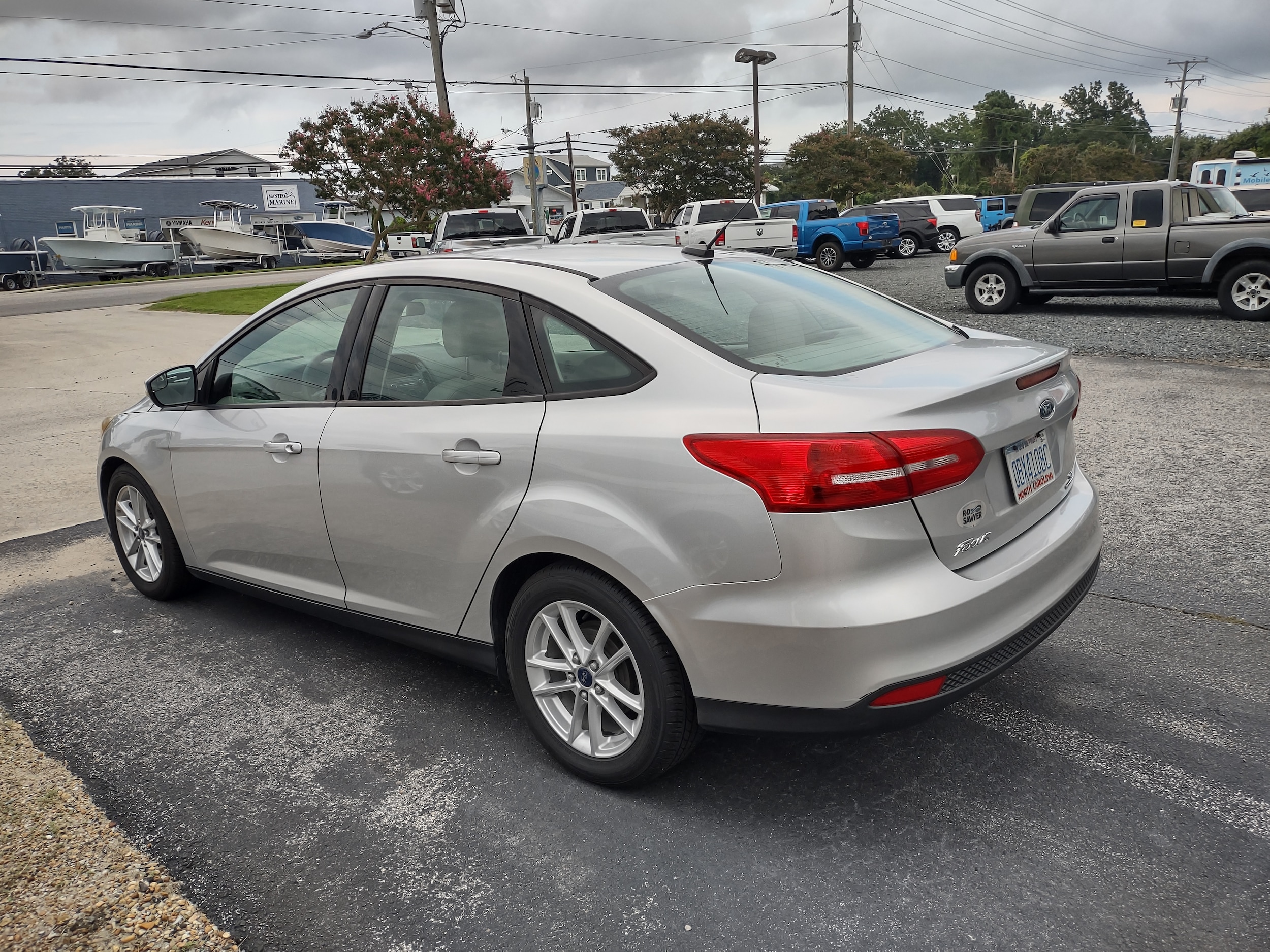 Used 2015 Ford Focus SE with VIN 1FADP3F20FL349700 for sale in Manteo, NC