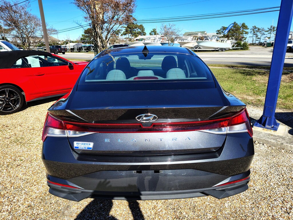 Used 2021 Hyundai Elantra SE Sedan