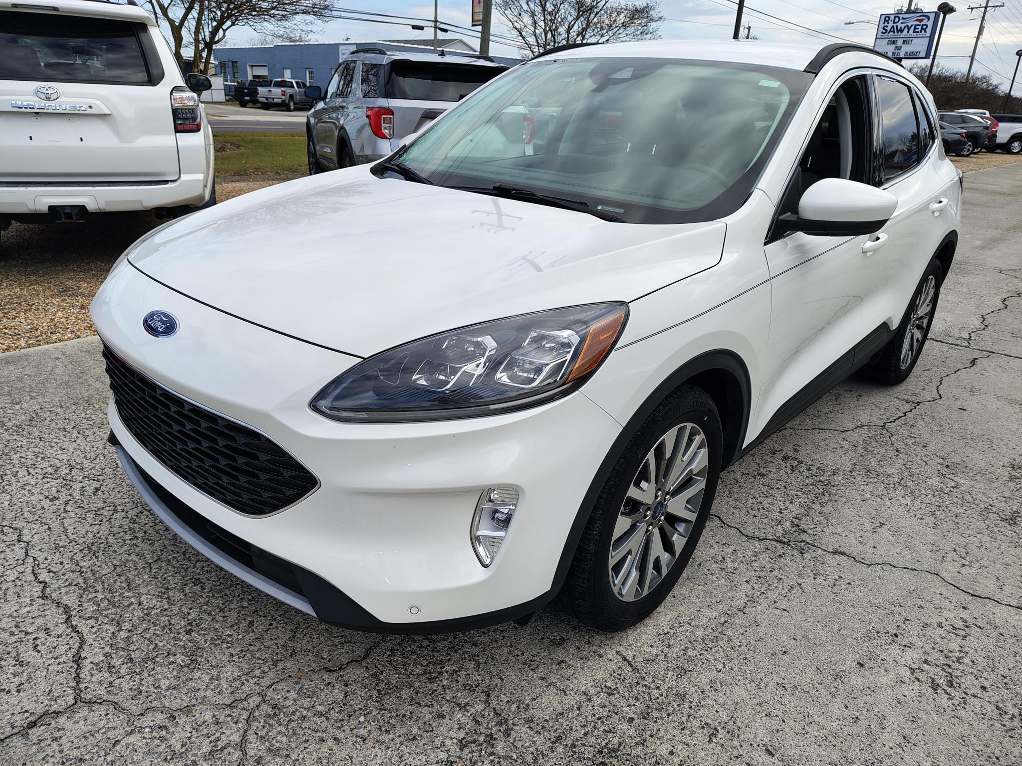 2022 Ford Escape Titanium's photo
