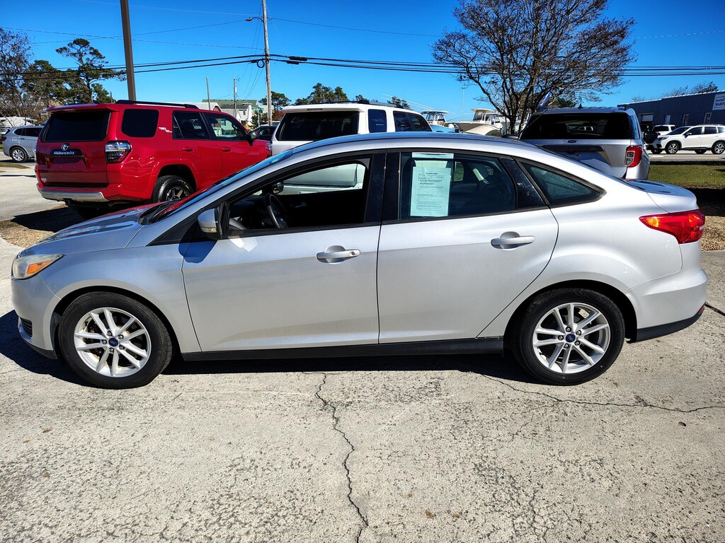 Used 2017 Ford Focus SE Sedan