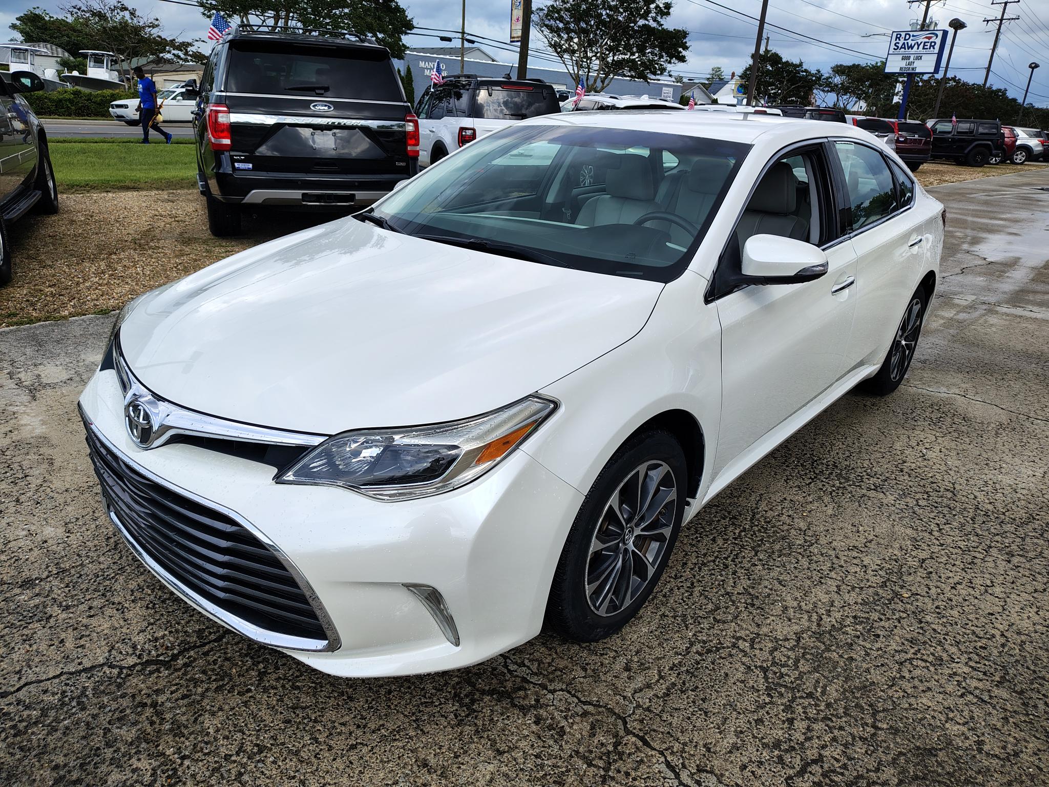 2016 Toyota Avalon XLE's photo