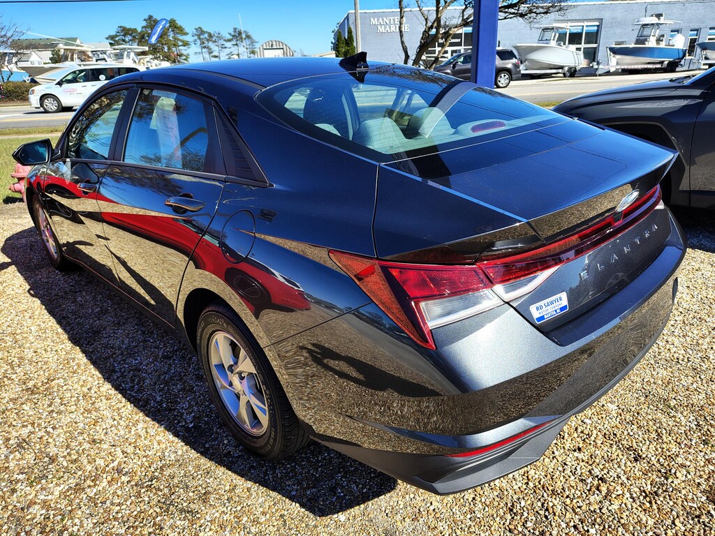 Used 2021 Hyundai Elantra SE Sedan