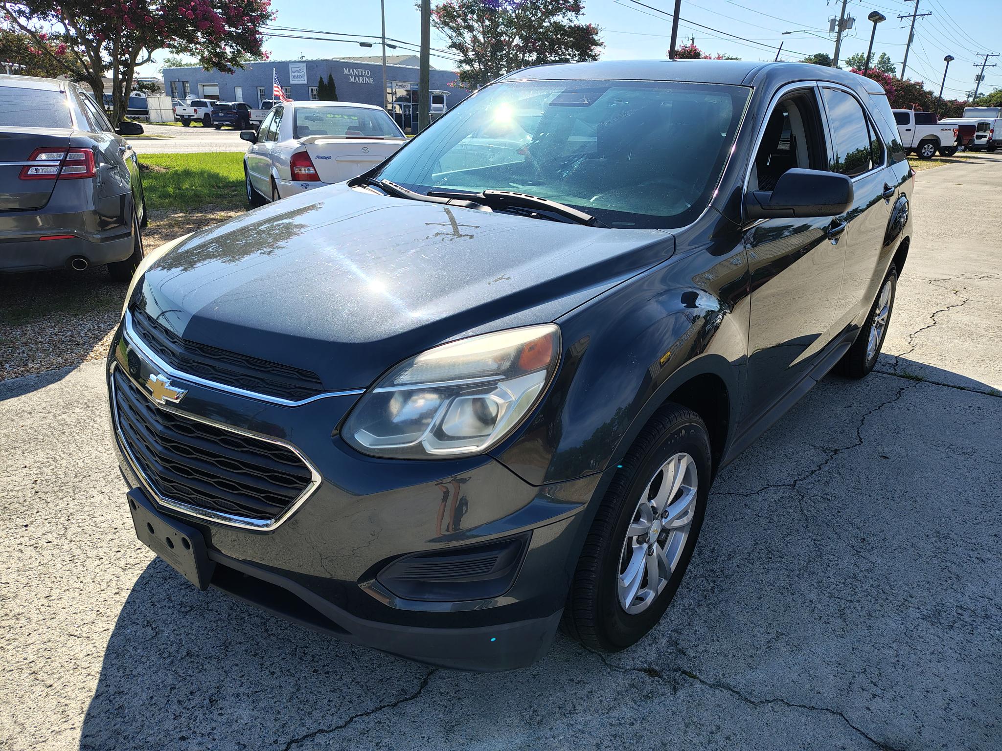 2017 Chevrolet Equinox LS's photo