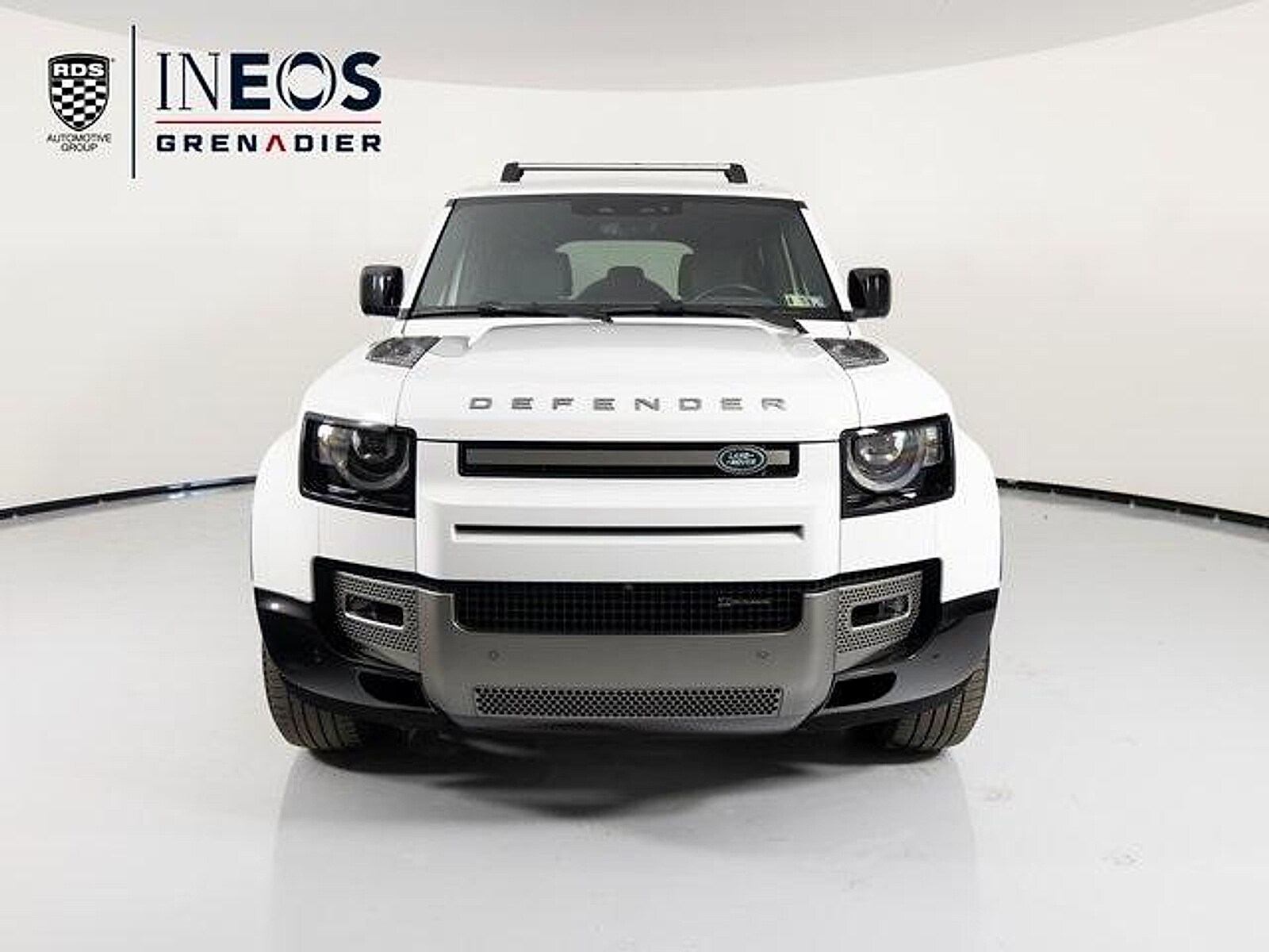 2023 Land Rover Defender X-Dynamic SE photo 2