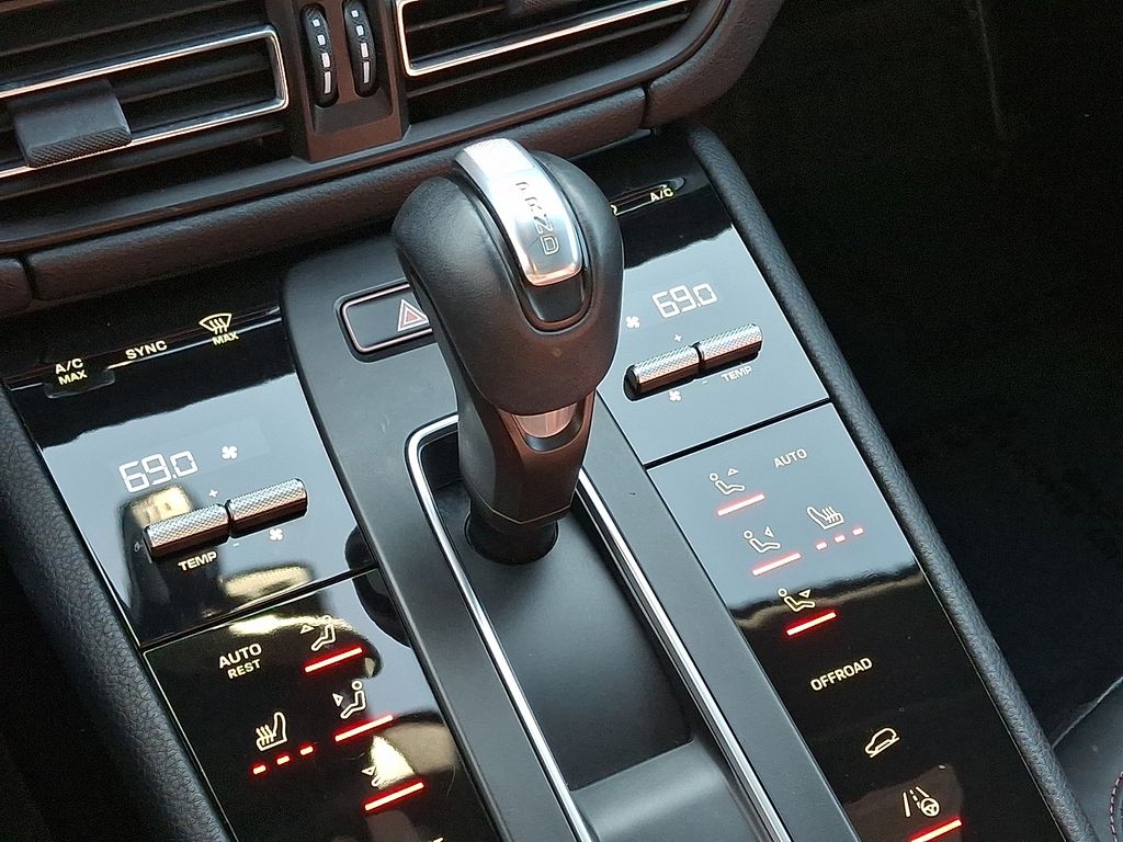 2023 Porsche Macan S - Photo 15