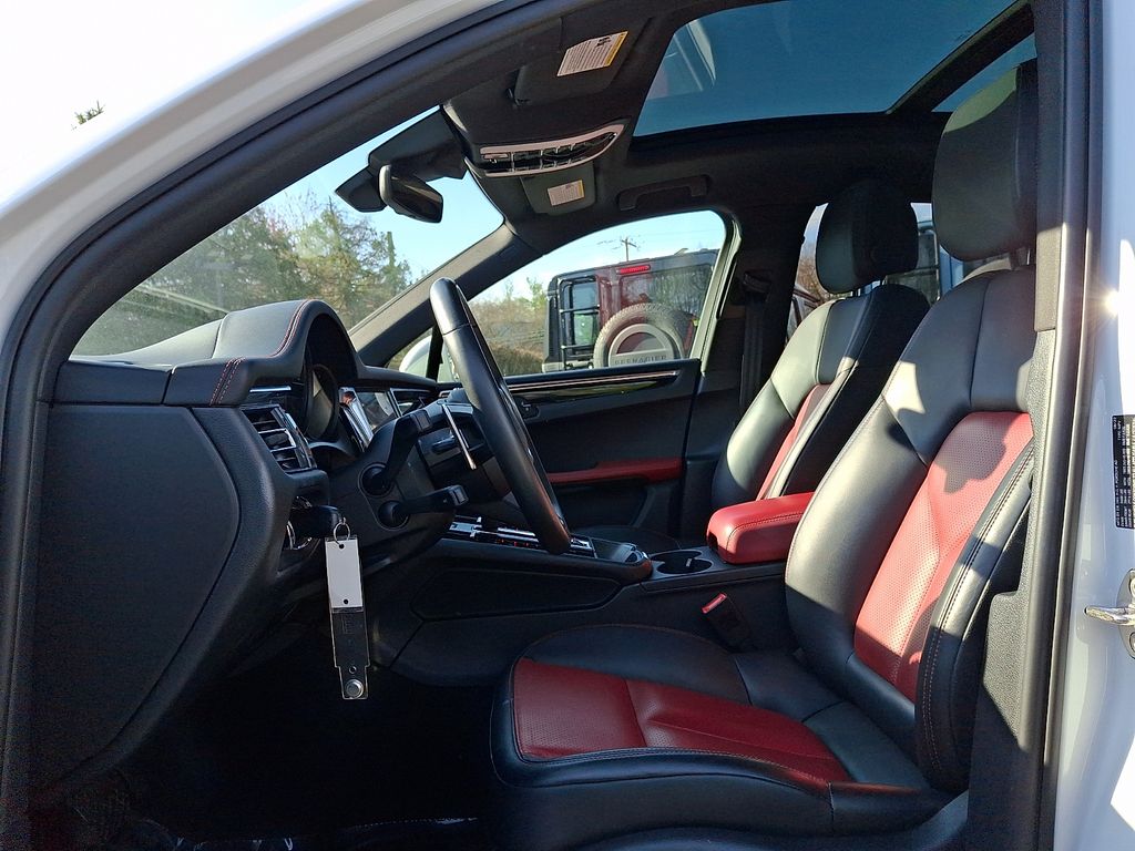 2023 Porsche Macan S - Photo 13