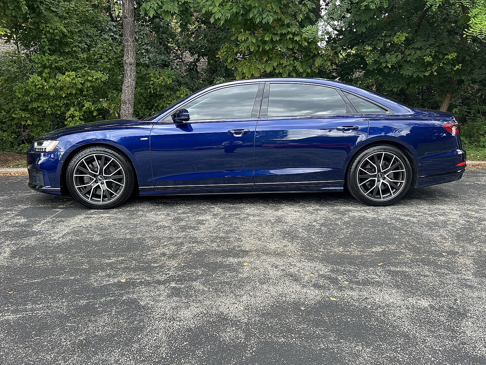 2021 Audi A8 L 60 TFSI Quattro photo 2