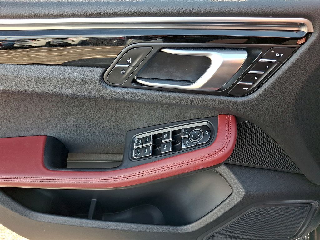 2023 Porsche Macan S - Photo 12