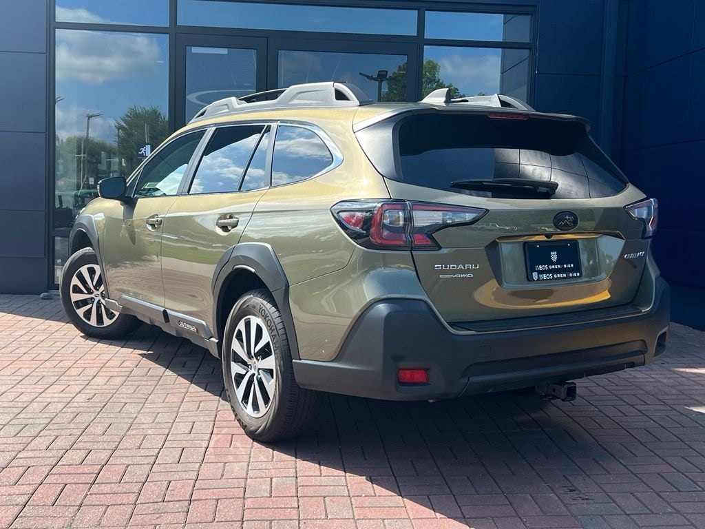 Used 2025 Subaru Outback Premium SUV