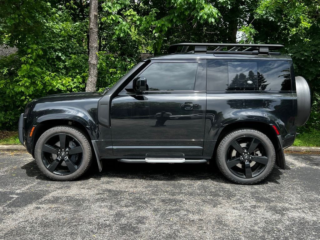 Used 2024 Land Rover Defender 90 X-Dynamic SE SUV