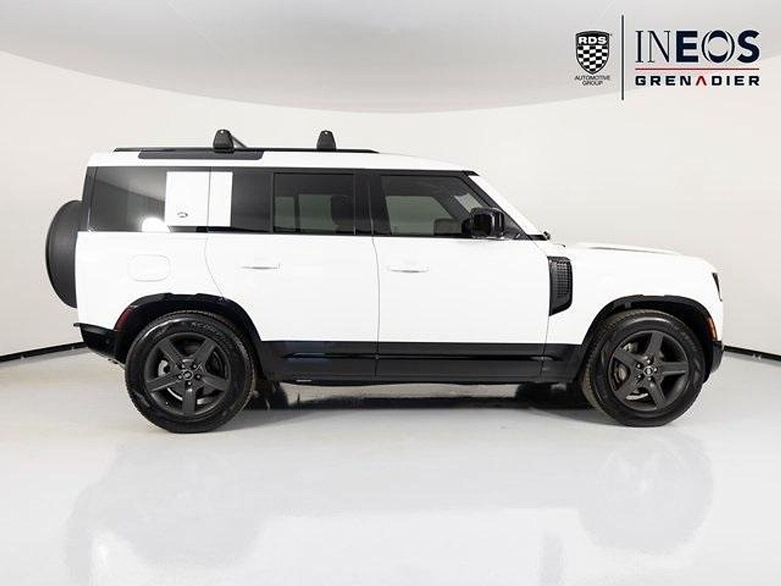 2023 Land Rover Defender X-Dynamic SE photo 4