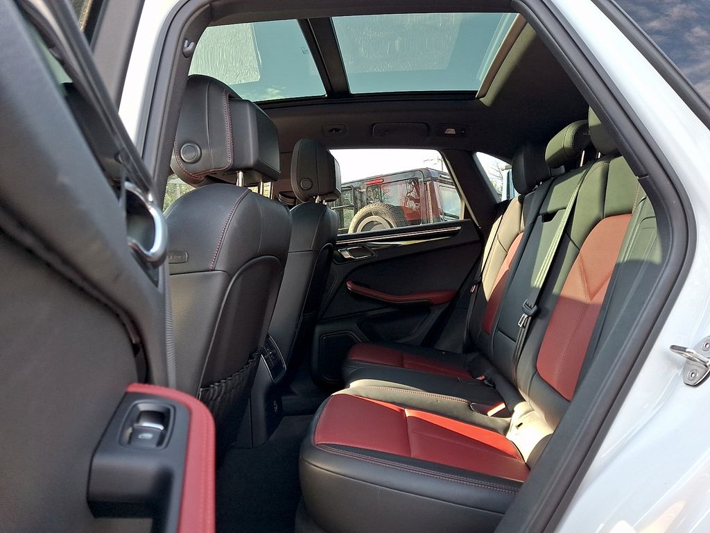 2023 Porsche Macan S - Photo 10