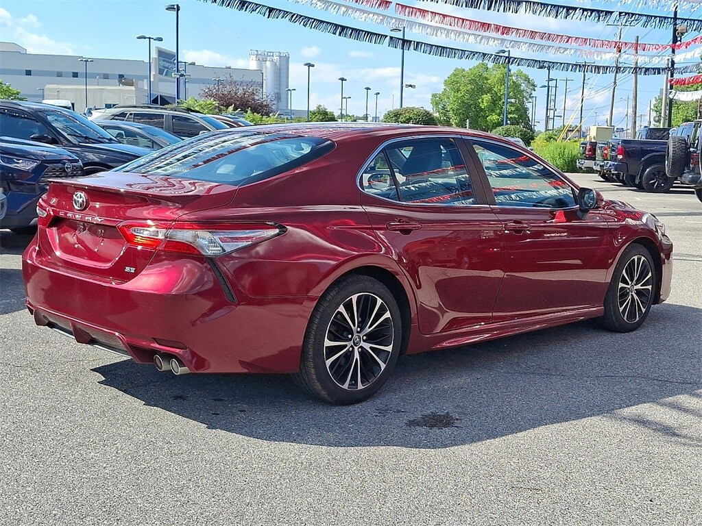 2018 Toyota Camry SE photo 4
