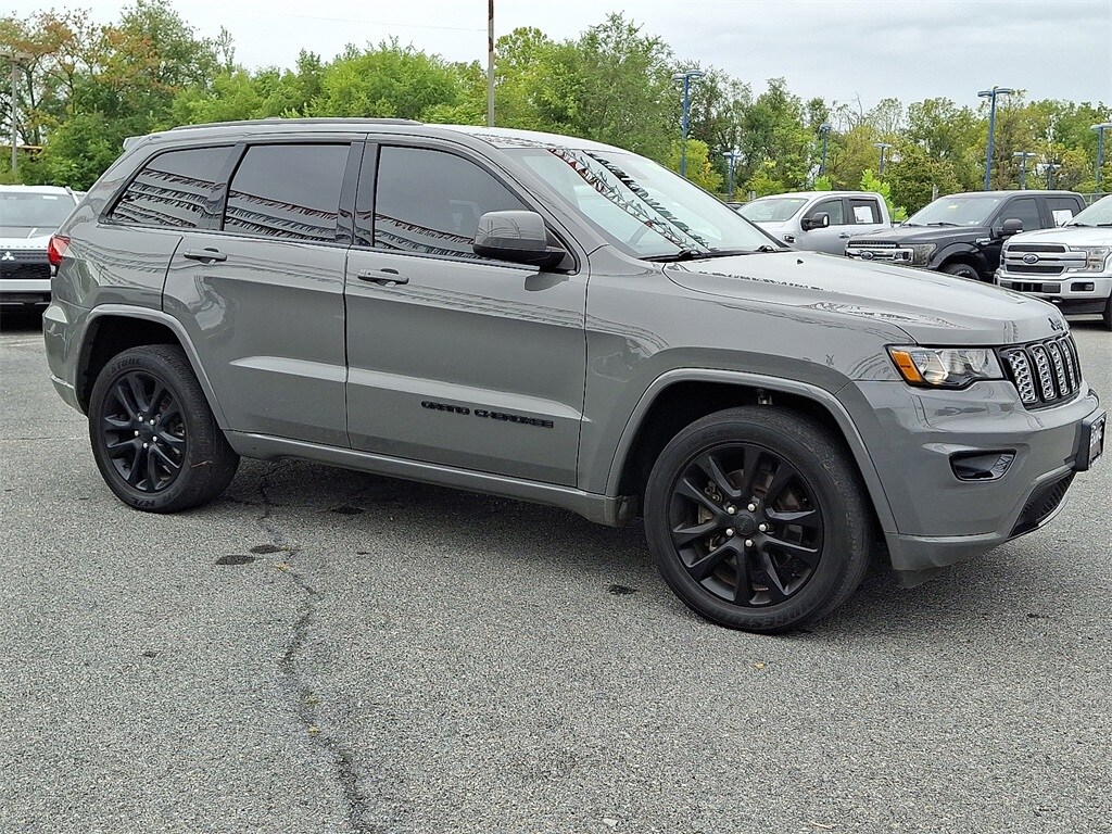 2021 Jeep Grand Cherokee Laredo X photo 3