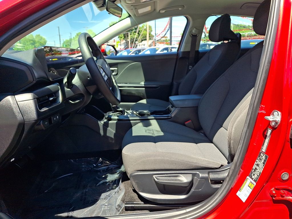2025 Kia K4 LXS - Photo 15