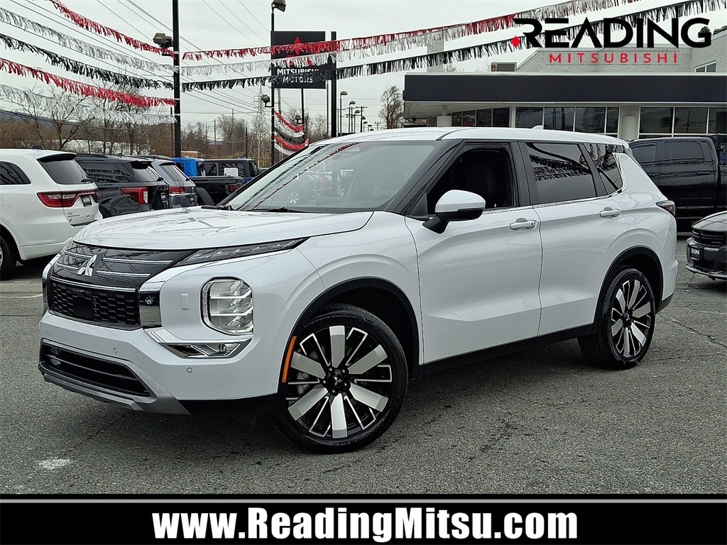 2025 Mitsubishi Outlander SE's photo