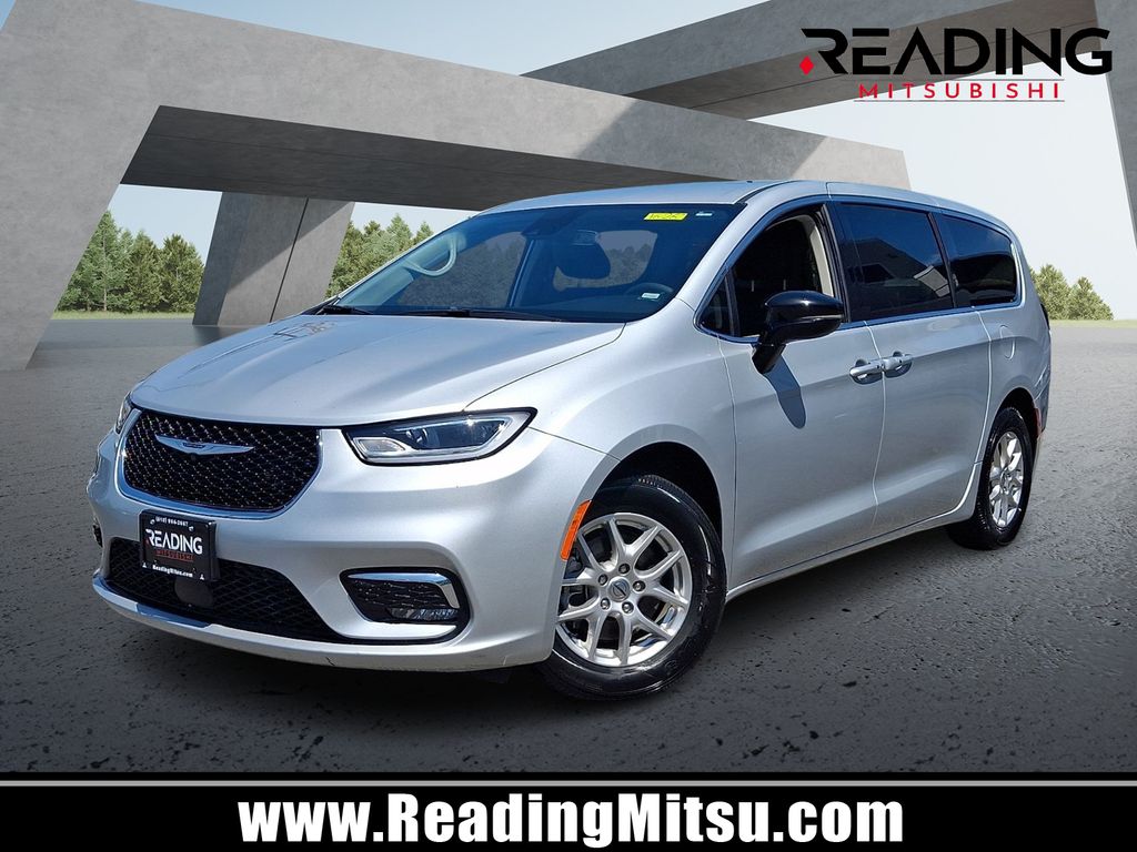 2024 Chrysler Pacifica Touring L's photo