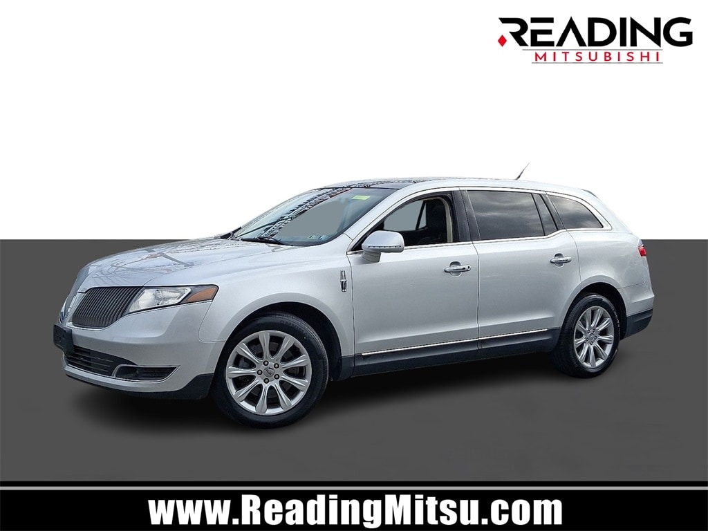2013 Lincoln MKT Base's photo